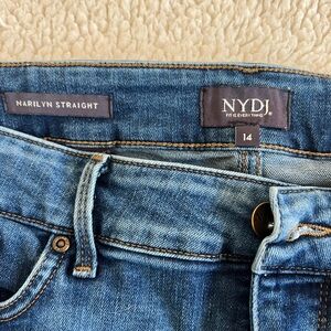 SALE $ NYDJ Marilyn Straight leg rough trim Lift Tuck Size 14